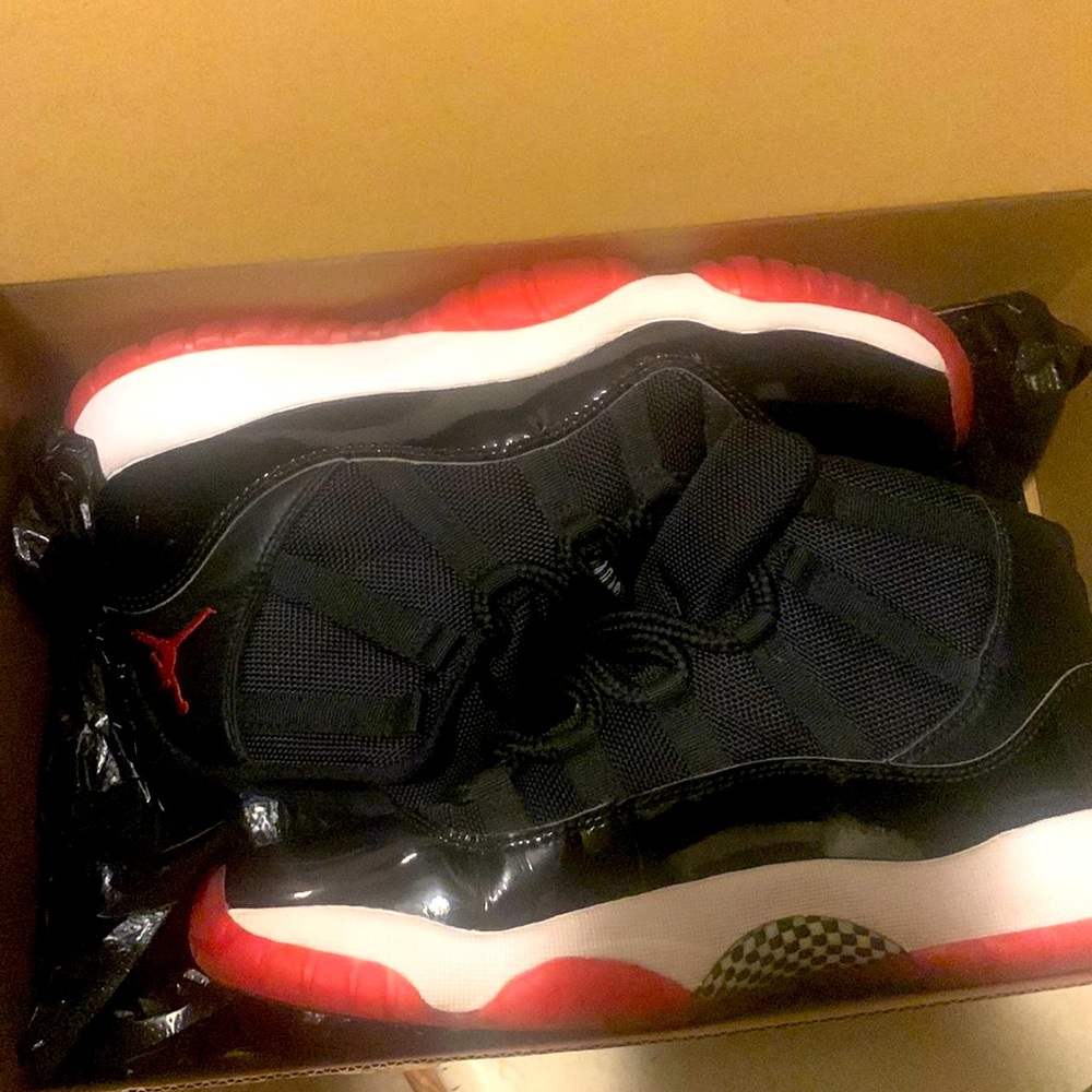 Jordan 11 “bred” size 7 (with box)